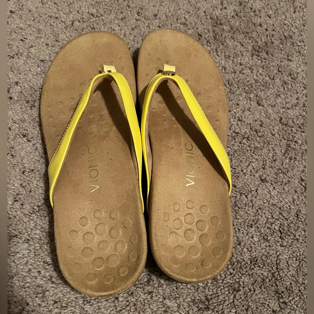 Vionic patent leather strap sandal